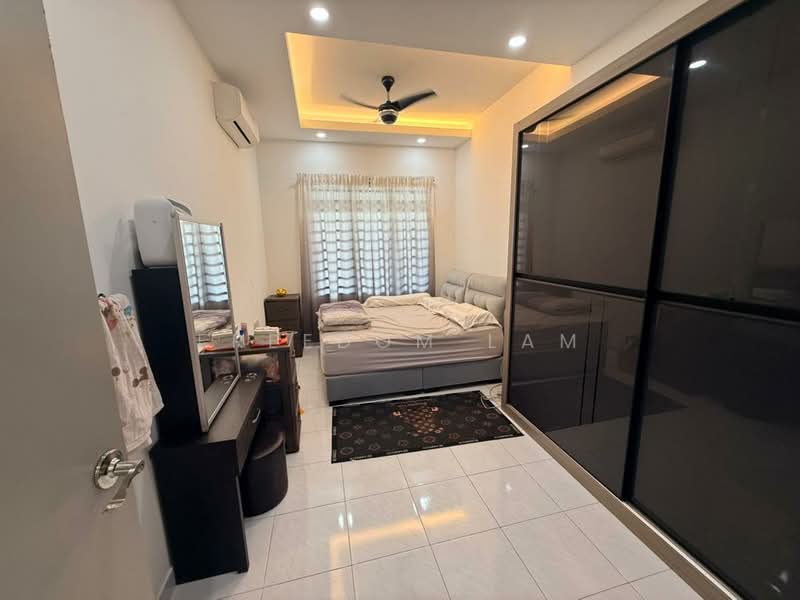 1-storey Terraced House for Sale in Bandar Indahpura (Kulai) - Freedom Lam - Master Bedroom - PropertyGuru.com.my