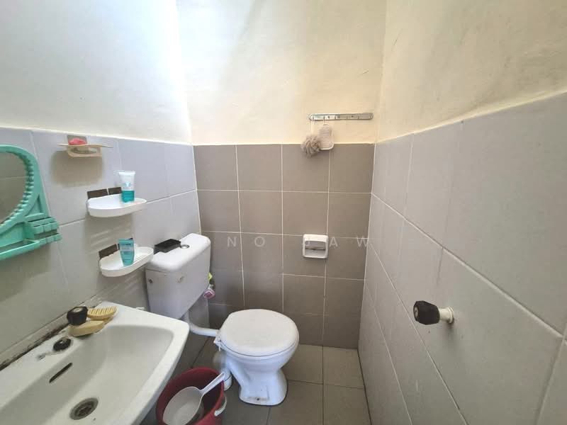Rumah Teres 2 Tingkat untuk Dijual di Taman Scientex Pasir Gudang (Pasir Gudang) - Kino Jaw - Bathroom - PropertyGuru.com.my