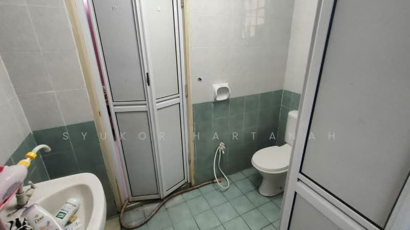 2-storey Terraced House for Sale in Shah Alam (Selangor) - Syukor Hartanah - Bathroom - PropertyGuru.com.my
