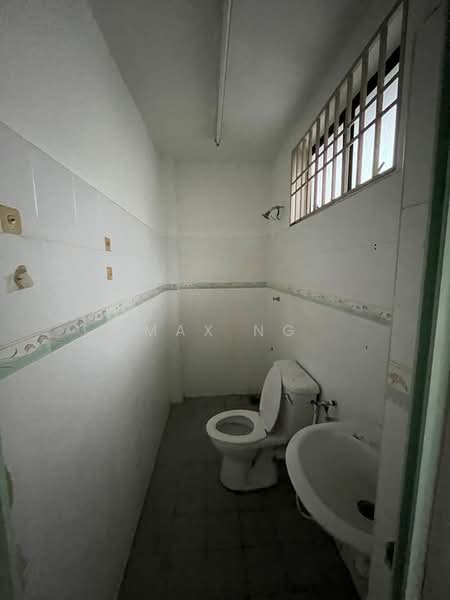 Shop for Rent in George Town (Penang) - Max Ng - Bathroom - PropertyGuru.com.my