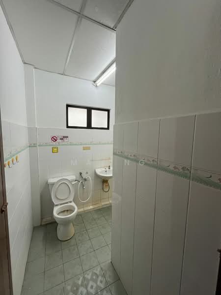 Shop for Rent in George Town (Penang) - Max Ng - Bathroom - PropertyGuru.com.my