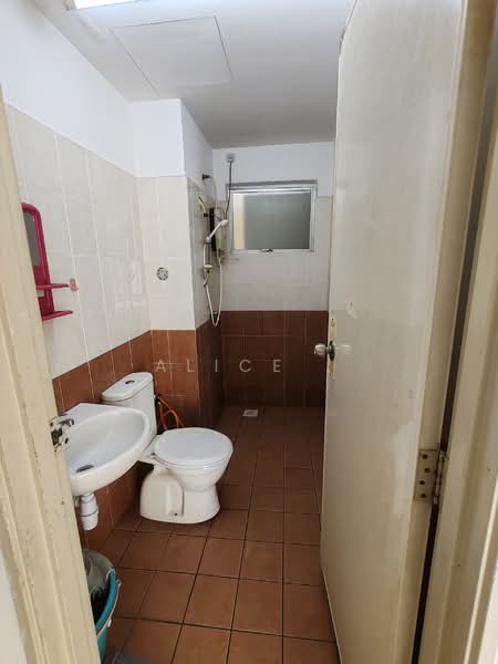 Condominium for Sale at Pearl Avenue - Alice . - Bathroom - PropertyGuru.com.my