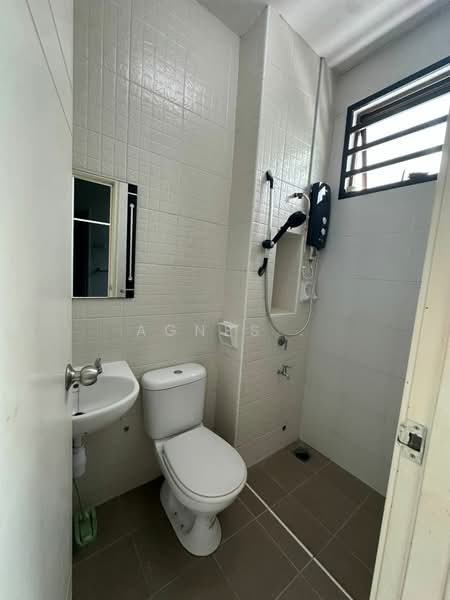 2-storey Terraced House for Sale in Taman Damansara Aliff (Tampoi) - Agnes . - Bathroom - PropertyGuru.com.my