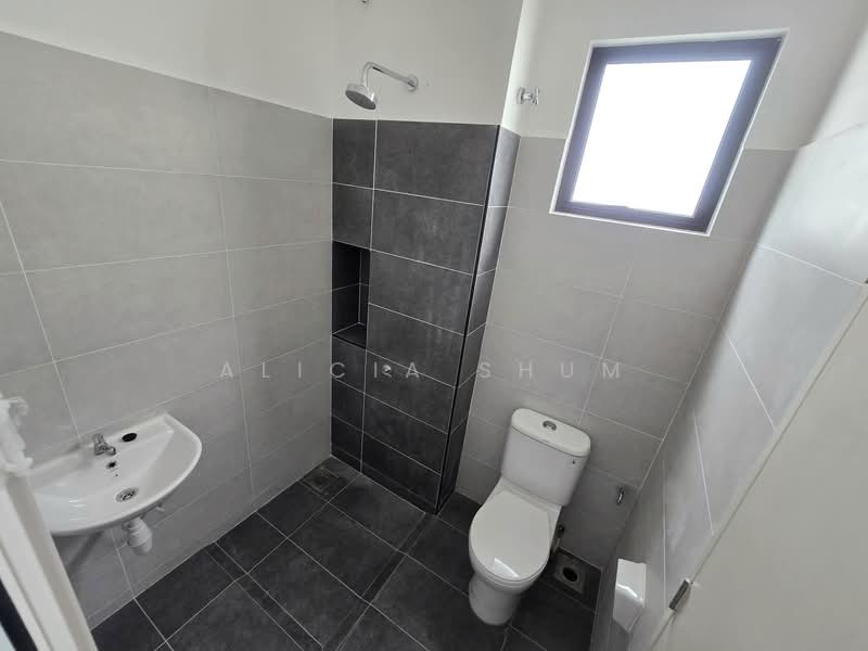 Rumah Teres 2 Tingkat untuk Disewa di Ulu Tiram (Johor) - Alicia Shum - Bathroom - PropertyGuru.com.my