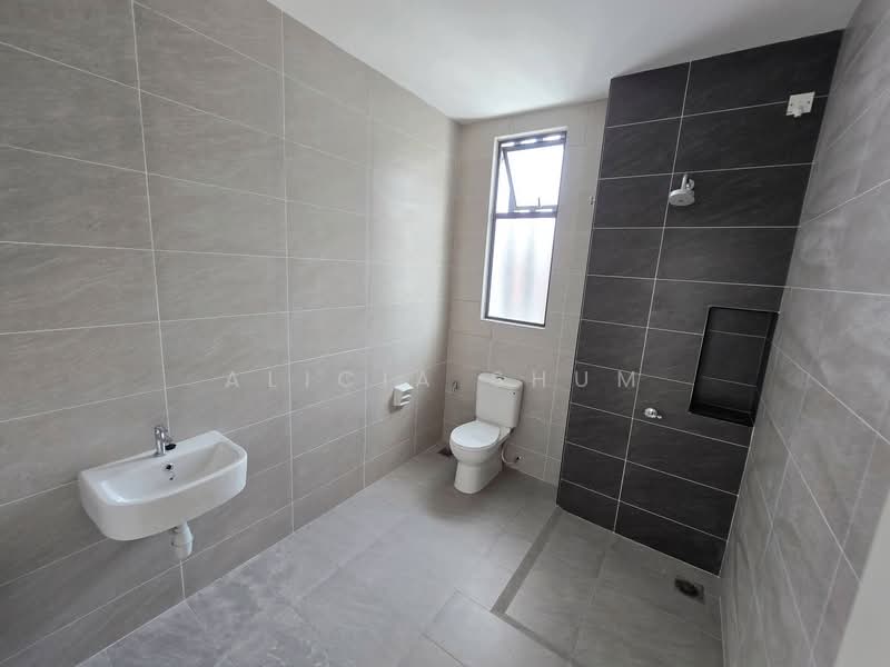 Rumah Teres 2 Tingkat untuk Disewa di Ulu Tiram (Johor) - Alicia Shum - Bathroom - PropertyGuru.com.my