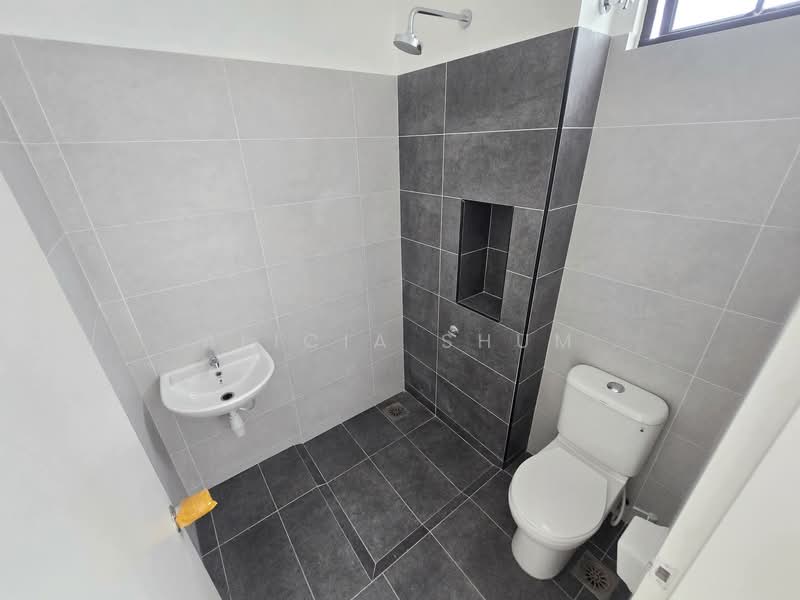 Rumah Teres 2 Tingkat untuk Disewa di Ulu Tiram (Johor) - Alicia Shum - Bathroom - PropertyGuru.com.my
