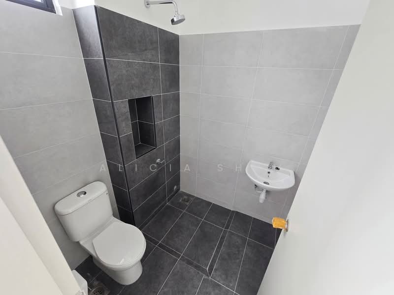 Rumah Teres 2 Tingkat untuk Disewa di Ulu Tiram (Johor) - Alicia Shum - Bathroom - PropertyGuru.com.my