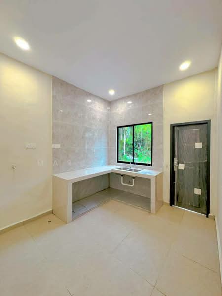 Rumah Teres 1 Tingkat untuk Dijual di Taman Dato Syed Mohamad Idrus (Gelang Patah) - Marcus Thye - Kitchen - PropertyGuru.com.my