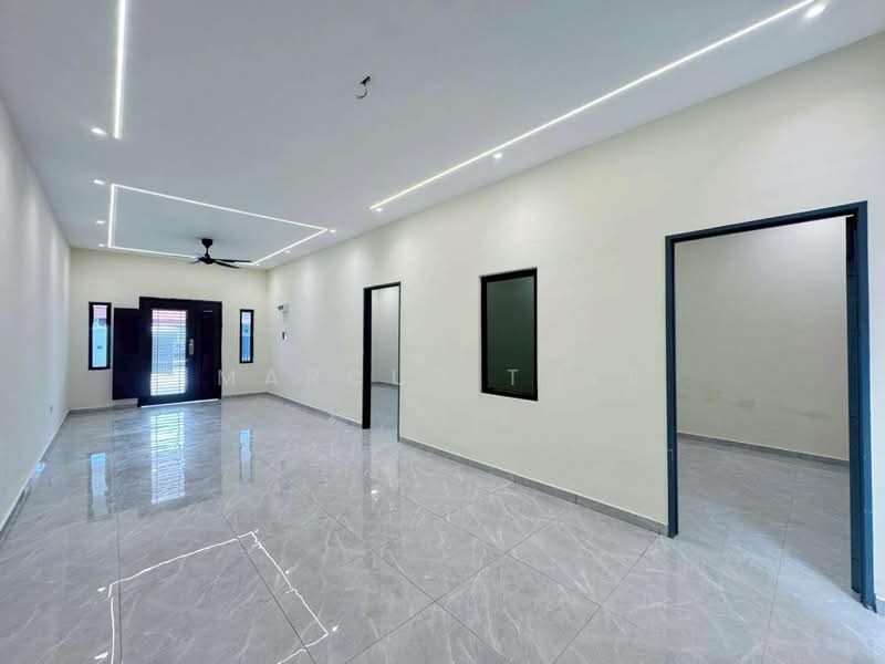 Rumah Teres 1 Tingkat untuk Dijual di Taman Dato Syed Mohamad Idrus (Gelang Patah) - Marcus Thye - Living Room - PropertyGuru.com.my