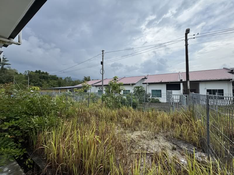 1-storey Terraced House for Sale in Lundu (Sarawak) - Dickson Yong - Backyard - PropertyGuru.com.my