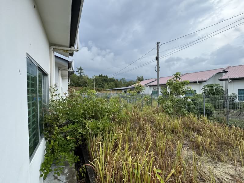 1-storey Terraced House for Sale in Lundu (Sarawak) - Dickson Yong - 15 ft Backyard - PropertyGuru.com.my