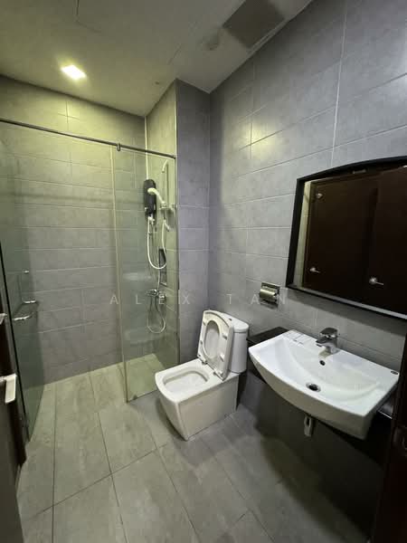 Servis Apartment untuk Disewa di Paragon Suites @ CIQ - ALEX TAN - Bathroom - PropertyGuru.com.my