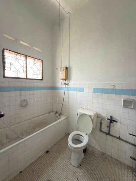 Semi-Detached House for Sale in Taman Sentosa (Johor Bahru) - William Tay - Bathroom - PropertyGuru.com.my