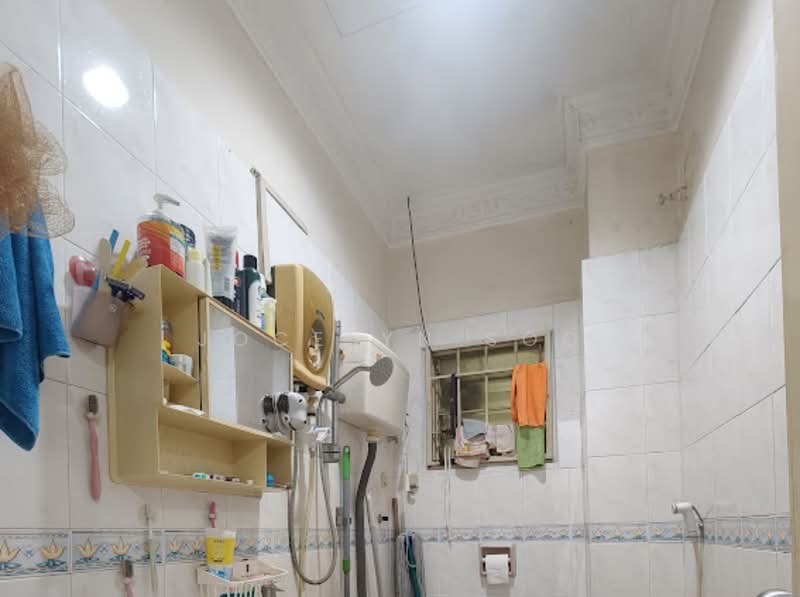 3-storey Terraced House for Sale in Batu 9 (Cheras) - Jocelyn Soo - Bathroom - PropertyGuru.com.my