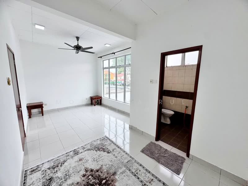 2-storey Terraced House for Sale in Semenyih (Selangor) - Mohd Khairul Amilin - Living Room - PropertyGuru.com.my