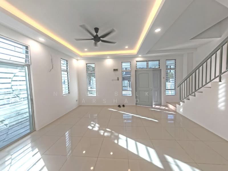 Rumah Berkembar untuk Dijual di Bandar Saujana Putra (Tanjong Duabelas) - Nurul Balkis Arshad - Living Room - PropertyGuru.com.my