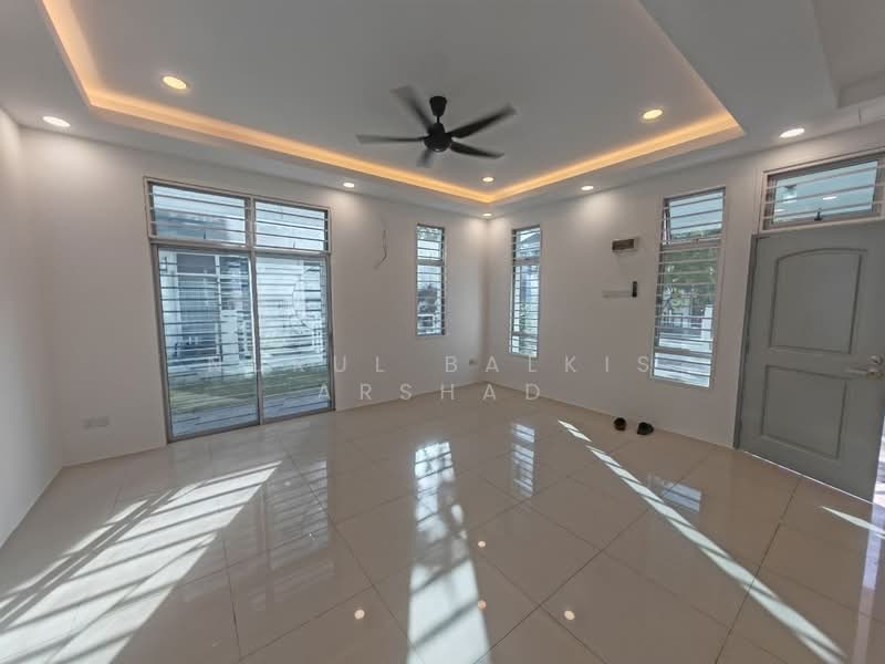 Rumah Berkembar untuk Dijual di Bandar Saujana Putra (Tanjong Duabelas) - Nurul Balkis Arshad - Living Room - PropertyGuru.com.my