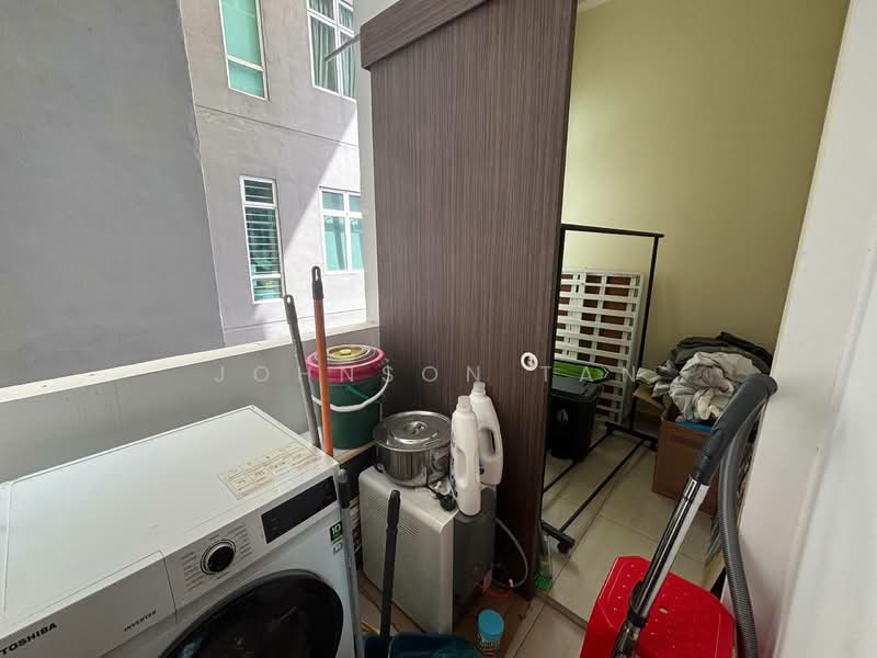 Servis Apartment untuk Disewa di Grandview 360 - Johnson Tan - Balcony - PropertyGuru.com.my