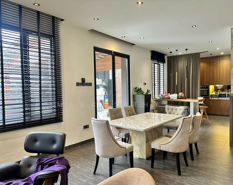 Rumah Teres 2 Tingkat untuk Disewa di Taman Kempas (Tampoi) - Marcus Thye - Dining Room - PropertyGuru.com.my