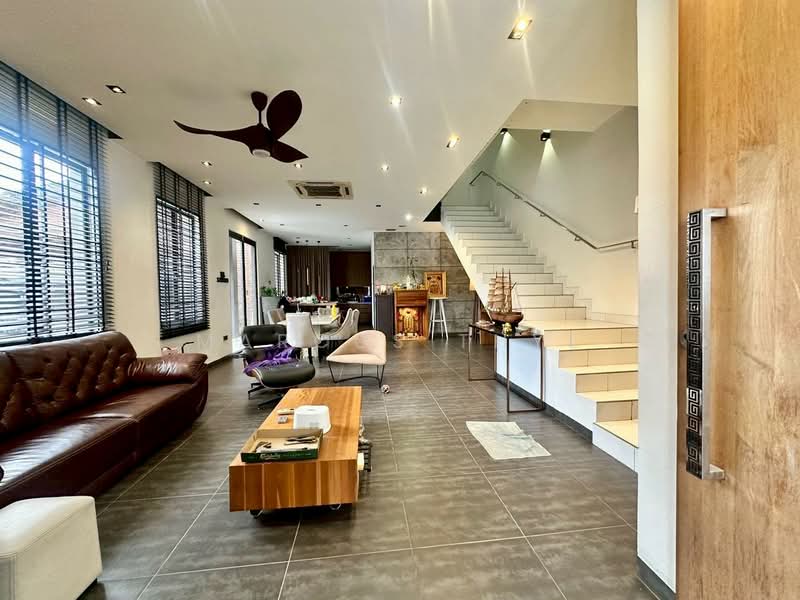 Rumah Teres 2 Tingkat untuk Disewa di Taman Kempas (Tampoi) - Marcus Thye - Living Room - PropertyGuru.com.my