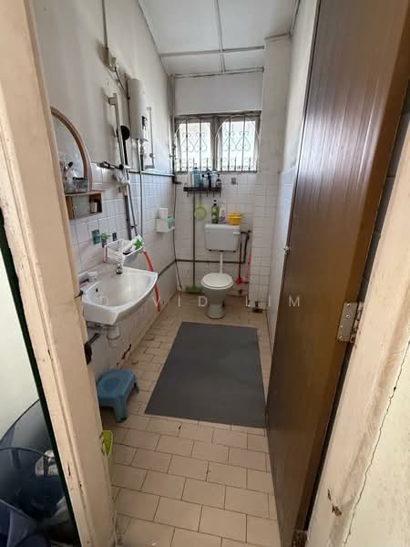 2-storey Terraced House for Sale in SS2 (Petaling Jaya) - David Lim - Bathroom - PropertyGuru.com.my