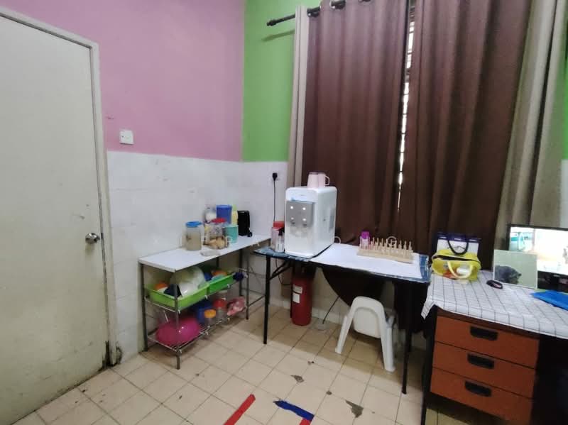 2-storey Terraced House for Sale at Taman Tasik Utama - Kiera Wong - Kitchen - PropertyGuru.com.my