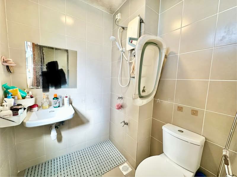 Servis Apartment untuk Dijual di Suria Putra - Farhan Rafael - Bathroom - PropertyGuru.com.my
