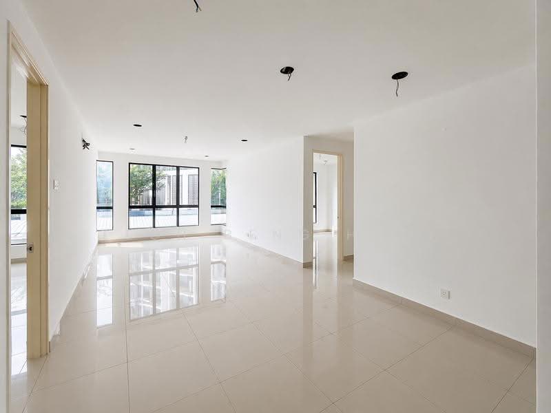 Kondominium untuk Dijual di Upper East @ Tiger Lane - Oscar Teoh - Living Room - PropertyGuru.com.my