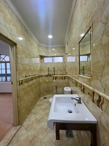 Semi-Detached House for Sale in Taman Serene (Johor Bahru) - Queena Thye - Bathroom - PropertyGuru.com.my