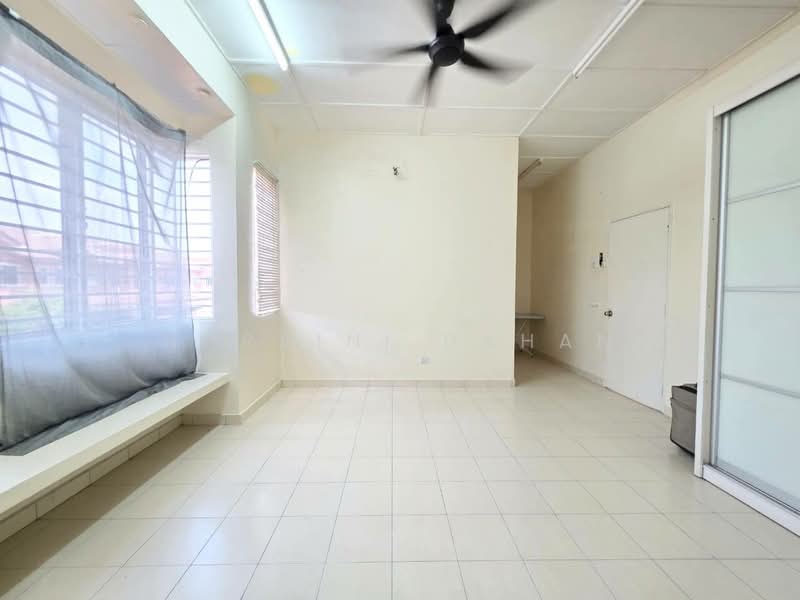 Rumah Teres untuk Dijual di Taman Pinggiran Usj (Subang Jaya) - Noraini Dahan - Living Room - PropertyGuru.com.my