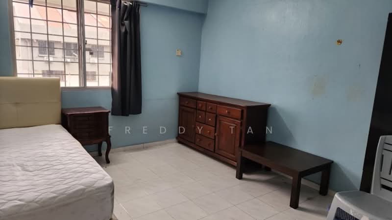 Pangsapuri untuk Disewa di Taman Pekaka Block 31 - Freddy Tan - Bedroom - PropertyGuru.com.my