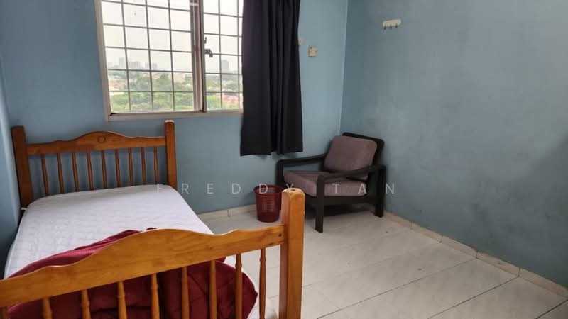 Pangsapuri untuk Disewa di Taman Pekaka Block 31 - Freddy Tan - Bedroom - PropertyGuru.com.my