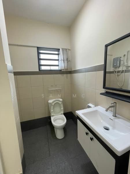 Rumah Teres untuk Disewa di Taman Bangi Villa (Bangi) - San MC - Bathroom - PropertyGuru.com.my