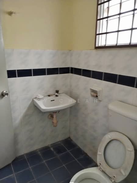 2-storey Terraced House for Sale in Taman Pakatan Jaya (Tambun) - YY Cheah - Bathroom - PropertyGuru.com.my