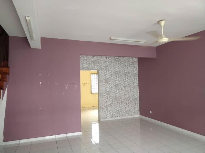 2-storey Terraced House for Sale in Taman Pakatan Jaya (Tambun) - YY Cheah - Living Room - PropertyGuru.com.my