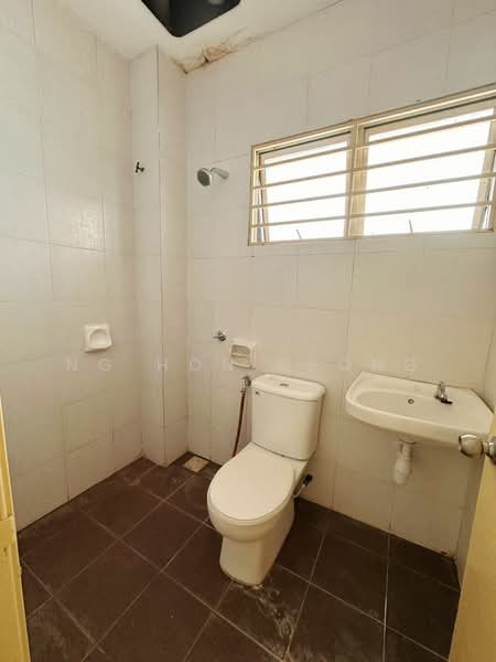 Townhouse for Sale in Taman Putra Perdana (Puchong) - Ng Hon Keong - Bathroom - PropertyGuru.com.my