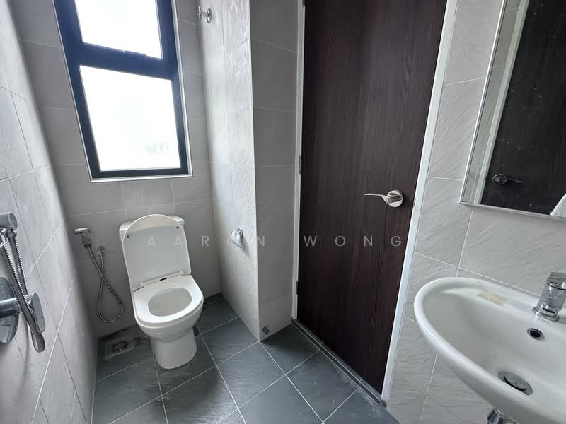 3-storey Terraced House for Sale in Taman Puncak Jalil (Seri Kembangan) - Aaron Wong - Bathroom - PropertyGuru.com.my