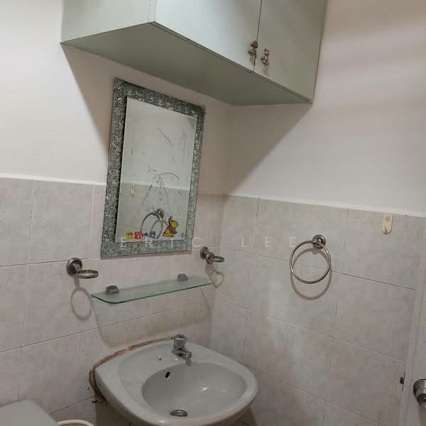 1-storey Terraced House for Sale in Taman Pelangi Indah (Ulu Tiram) - Eric Lee - Bathroom - PropertyGuru.com.my