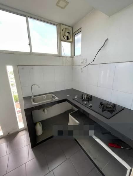 Kondominium untuk Dijual di First Residence (Residensi Unggul) - BC TAN - Kitchen - PropertyGuru.com.my