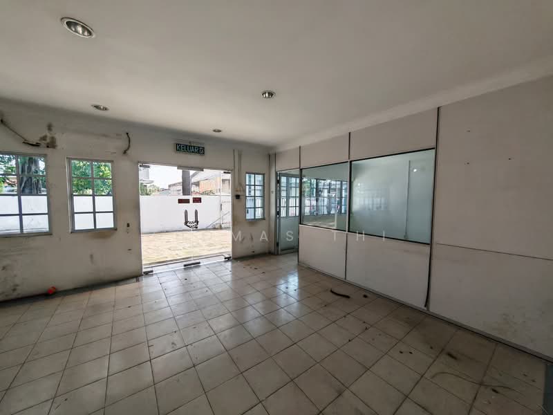 Factory for Rent in Seksyen 16 (Shah Alam) - Thomas Thi - Entrance - PropertyGuru.com.my
