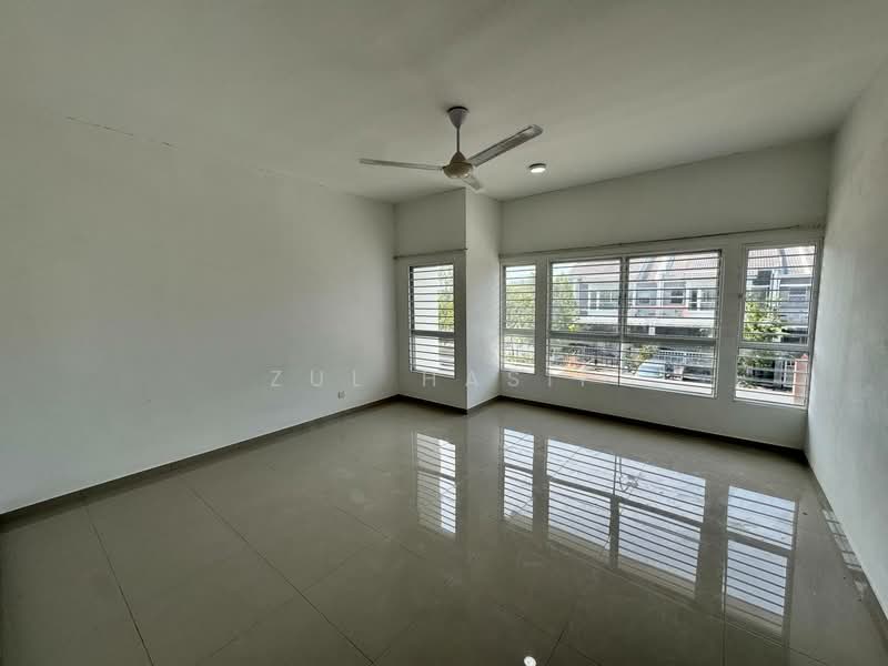 2-storey Terraced House for Sale in Semenyih (Selangor) - Zul Hasif - Living Room - PropertyGuru.com.my