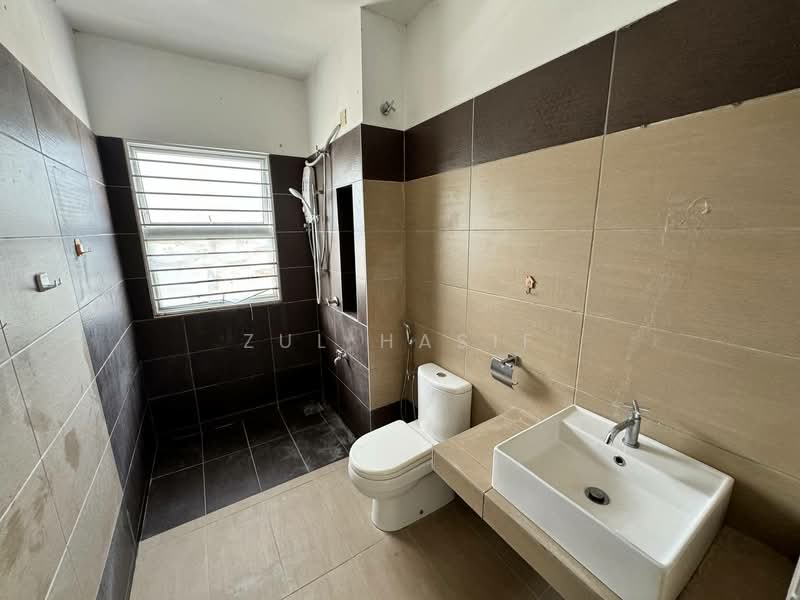 2-storey Terraced House for Sale in Semenyih (Selangor) - Zul Hasif - Bathroom - PropertyGuru.com.my