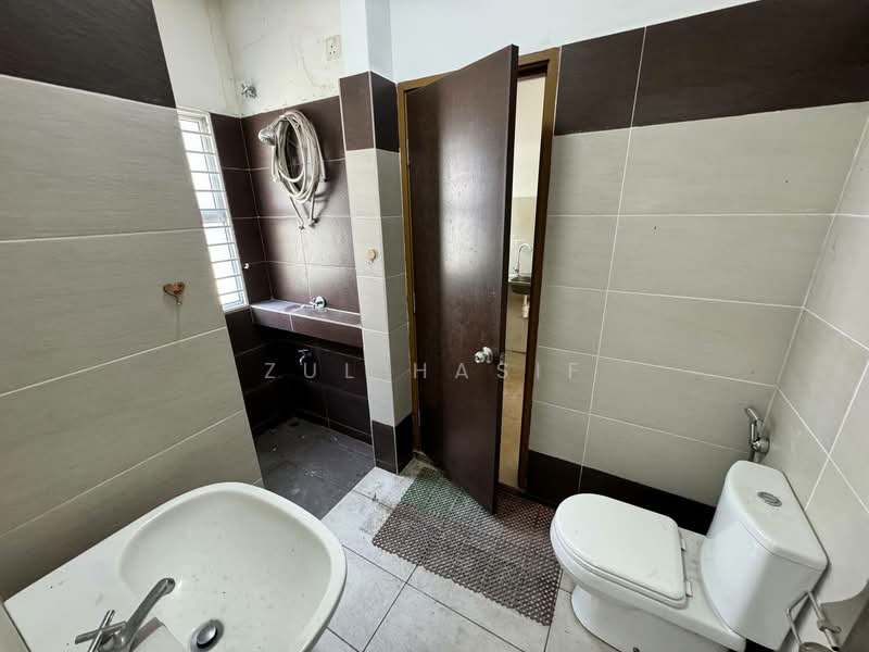 2-storey Terraced House for Sale in Semenyih (Selangor) - Zul Hasif - Bathroom - PropertyGuru.com.my