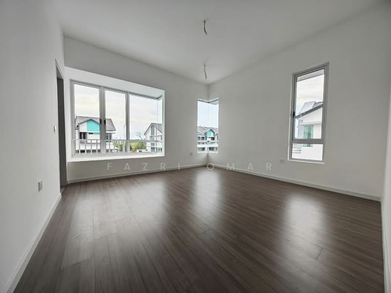 Rumah Teres 2 Tingkat untuk Dijual di Bandar Serenia (Dengkil) - Fazri Omar - Living Room - PropertyGuru.com.my