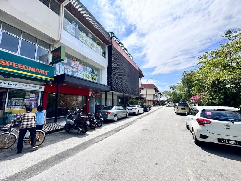 Shop for Rent in Seri Kembangan (Selangor) - Najah Kadir - Exterior - PropertyGuru.com.my