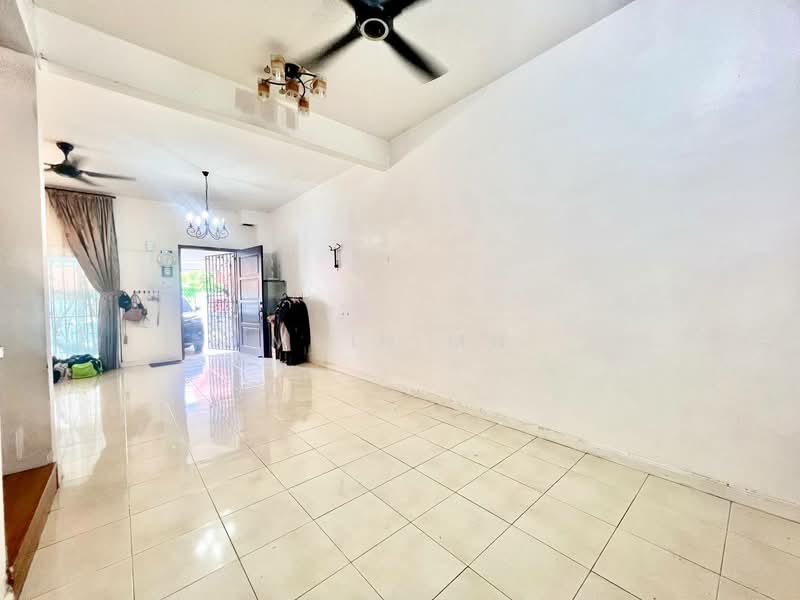 Rumah Teres 2 Tingkat untuk Dijual di Hulu Langat (Selangor) - Muin Mn - Living Room - PropertyGuru.com.my