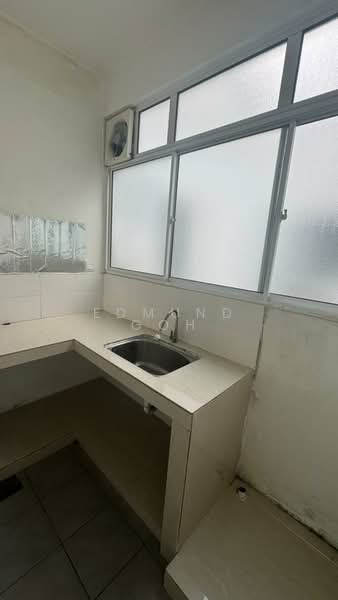 Servis Apartment untuk Dijual di Zeva @ Equine South - Edmund Goh - Kitchen - PropertyGuru.com.my