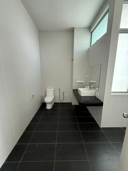 Rumah Teres 2 Tingkat untuk Disewa di Taman Mount Austin (Tebrau) - Jensen Goh - Bathroom - PropertyGuru.com.my