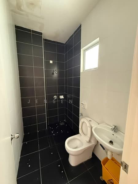 Rumah Teres 2 Tingkat untuk Disewa di Taman Mount Austin (Tebrau) - Jensen Goh - Bathroom - PropertyGuru.com.my