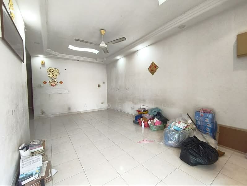 1.5-storey Terraced House for Sale in Taman Gaya (Ulu Tiram) - Kayden Ng - Living Room - PropertyGuru.com.my